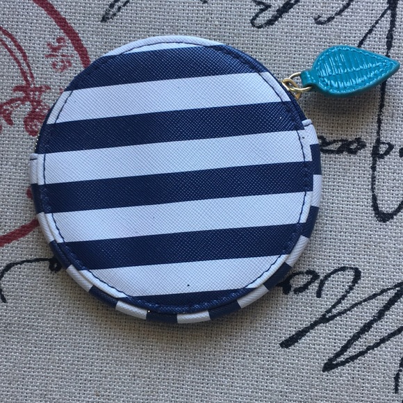 COPY - Banana coin purse - Picture 2 of 3